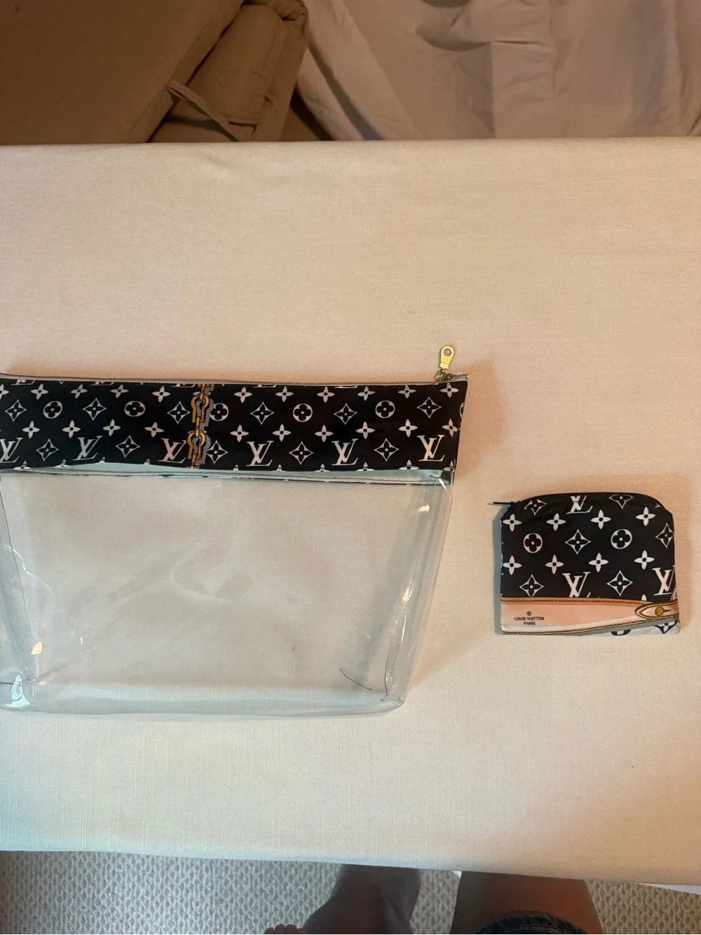 Small Louis Vuitton coin purse - Picture 7 of 7